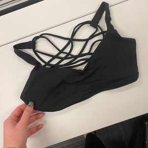 Black lululemon bra size 6